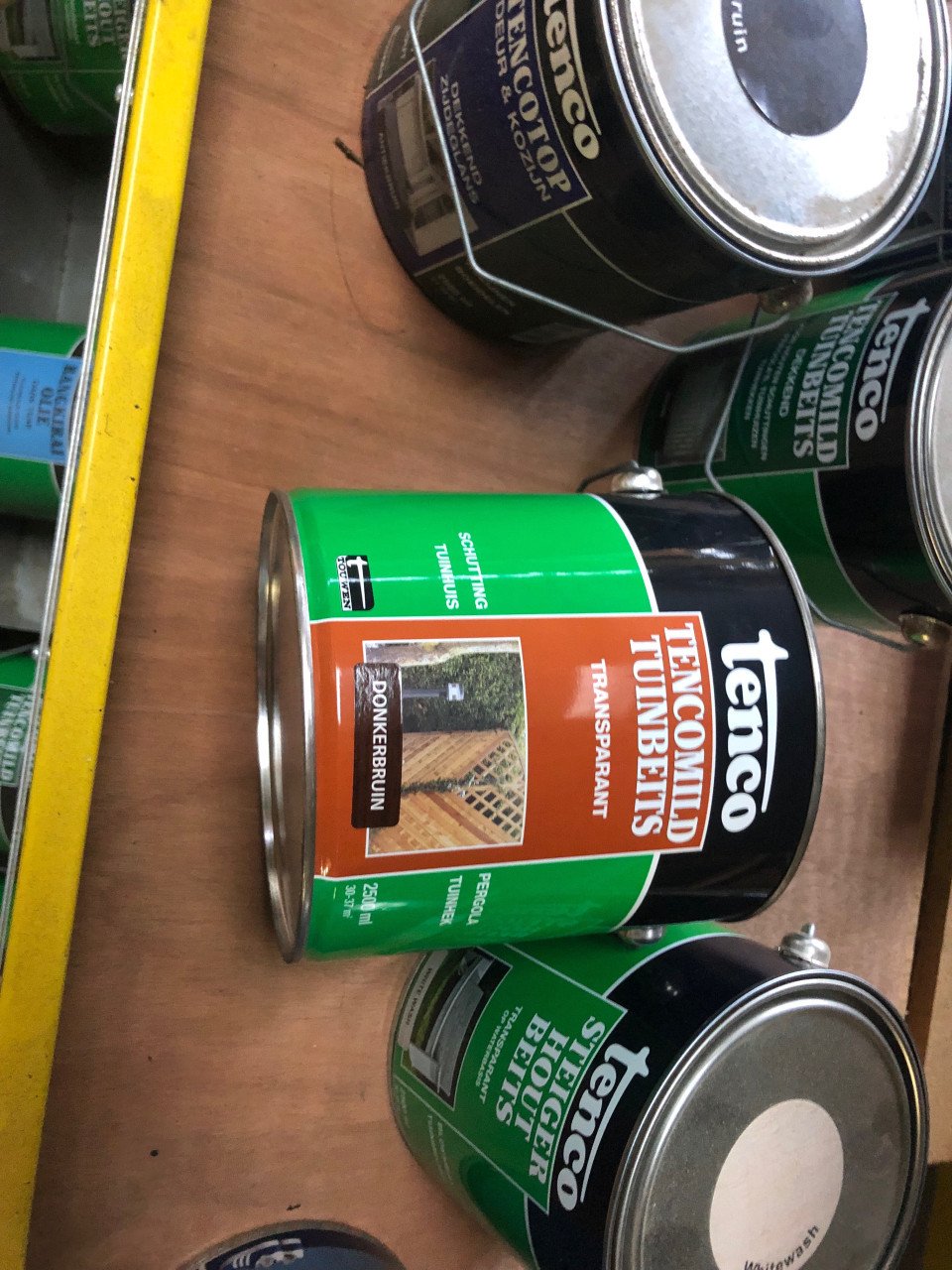 2,5 ltr tenco beits v 10 euro, koffie gratis