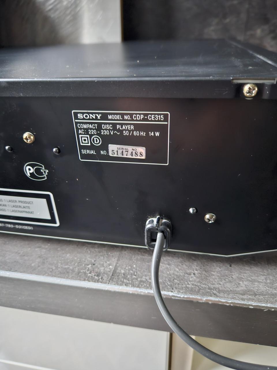 Mooie werkende Sony CDP-CE315 - 5 CD wisselaar...