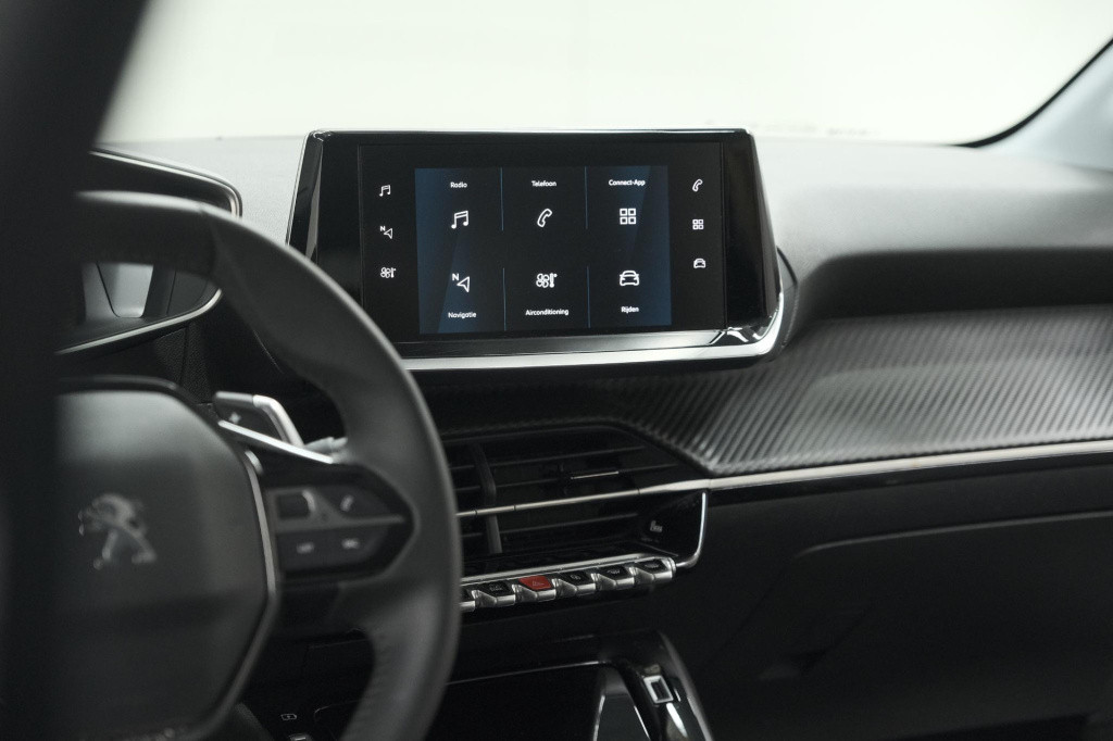 Peugeot 208 puretech 100 eat8 allure pack | camera | apple carplay | parkee