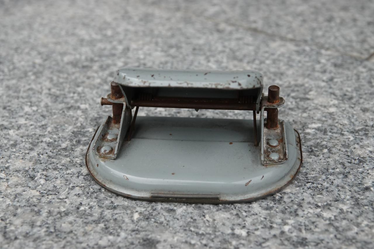 Vintage perforator Soennecken 26