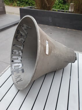 Mooie antieke zware buiten speaker(gemerkt philips hollandia)...