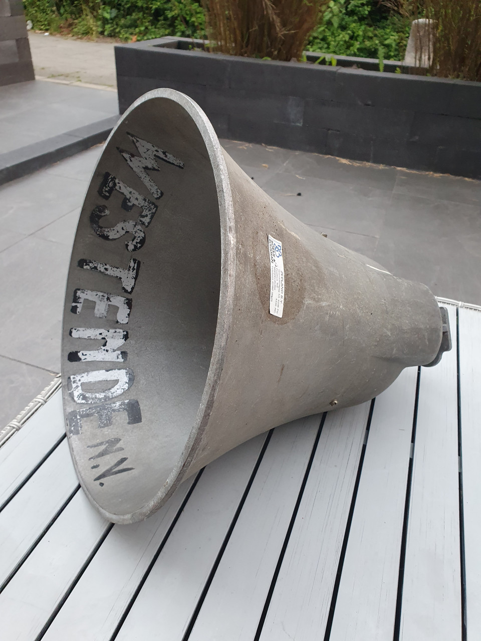 Mooie antieke zware buiten speaker(gemerkt philips hollandia)...