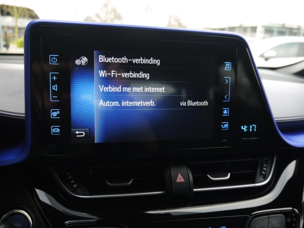 Toyota C-hr 1.8 hybrid bi-tone|dealeronderhouden|rijklaar