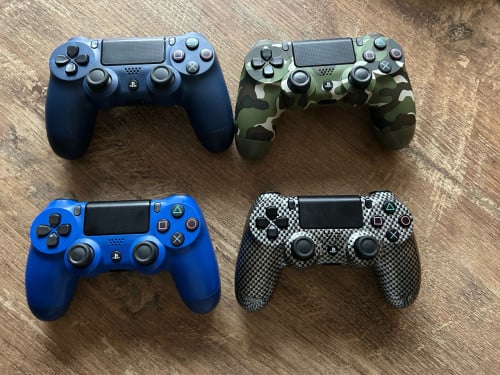 Diverse Ps4 controllers te koop