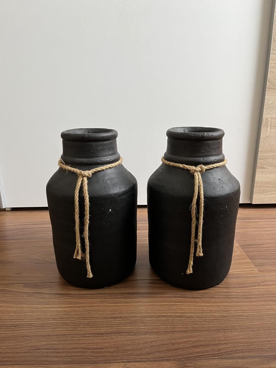 Zwarte stenen vazen met touw (set van 2)