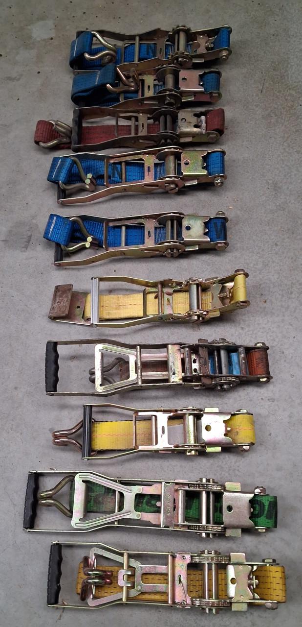 Spanbanden compleet met haken en ratels.
