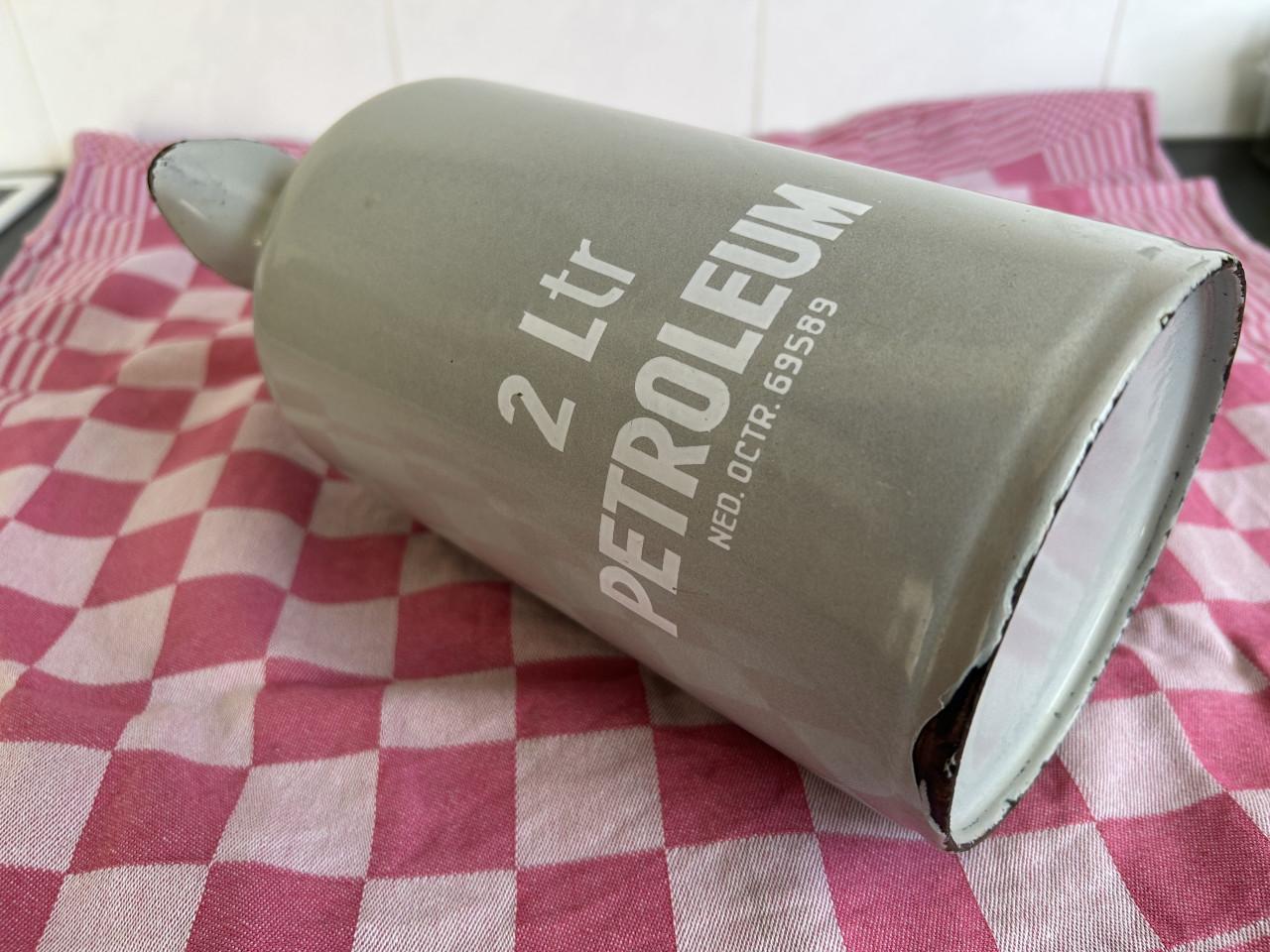 Emaille petroleumkan 2 ltr.