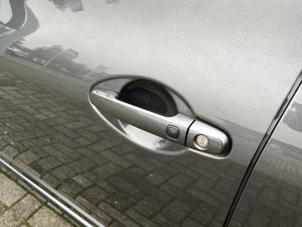 Toyota Auris 1.8 full hyb.exe.bns | trekhaak | parkeercamera