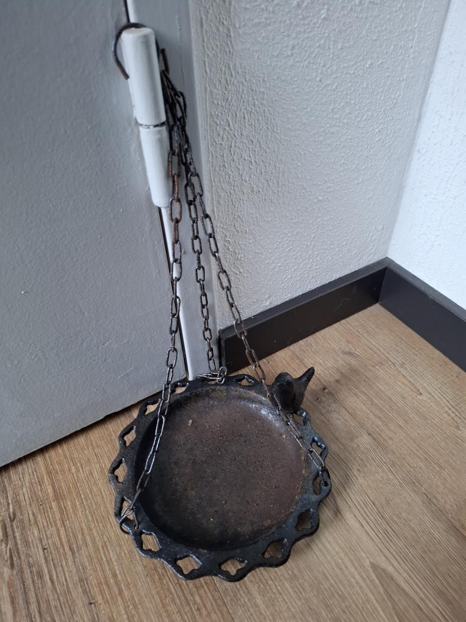 Gietijzeren vogeldrinkbakje