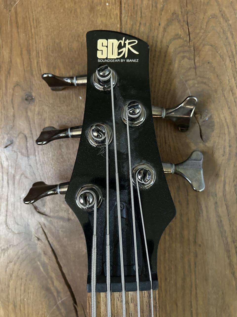 5-snarige Ibanez SR305 basgitaar