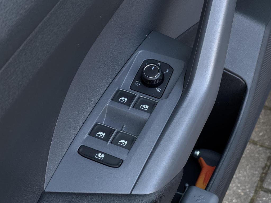 Volkswagen T-cross 1.0 tsi style automaat nl-auto inc. trekhaak afneembaar!