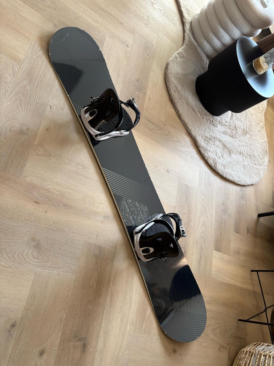 Nitro snowboard met Raiden bindingen