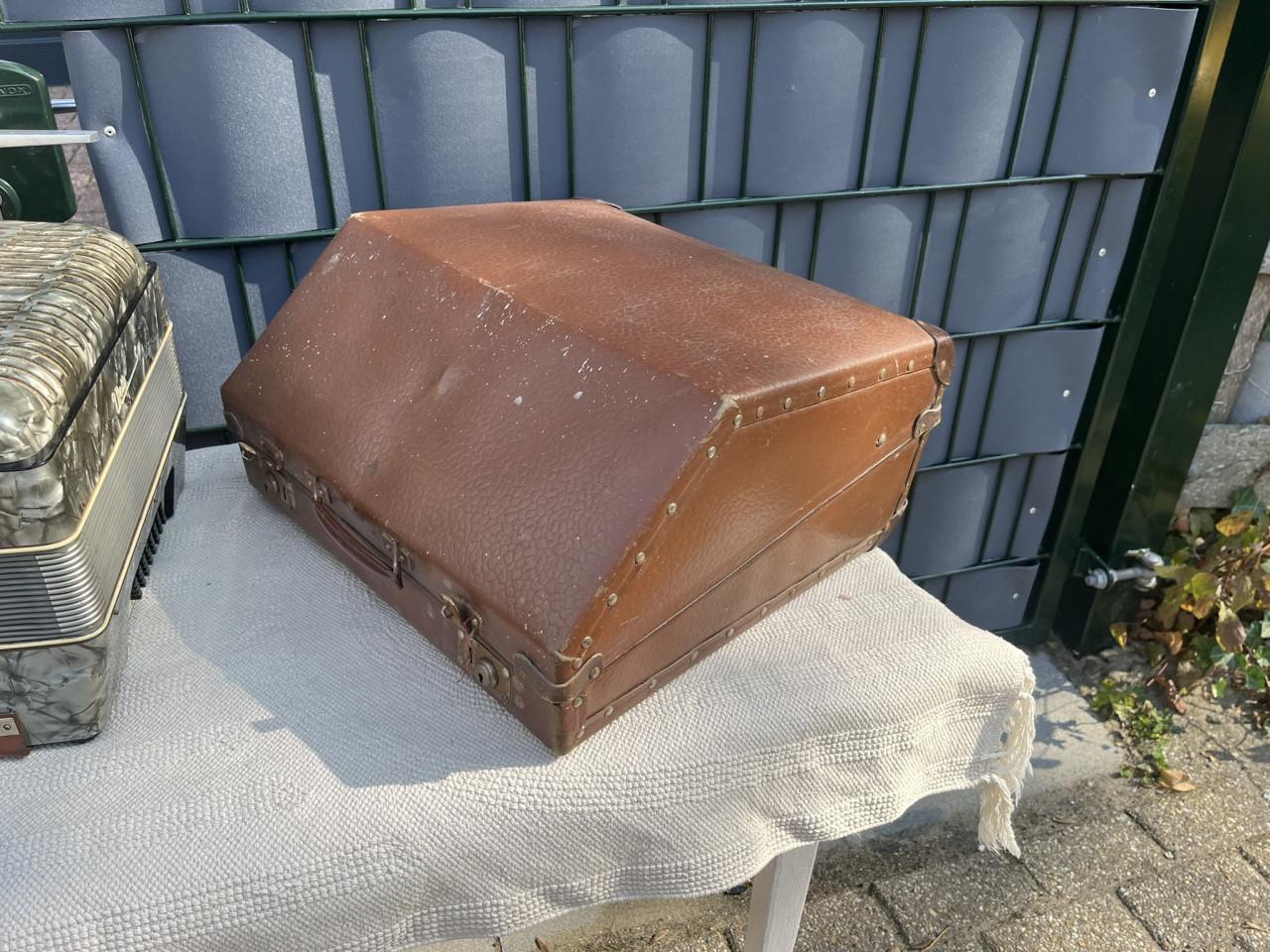 Accordeon Weltmeister VEB Klingenthaler met koffer