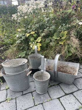 Zinken bloempotten en bloempot hangers