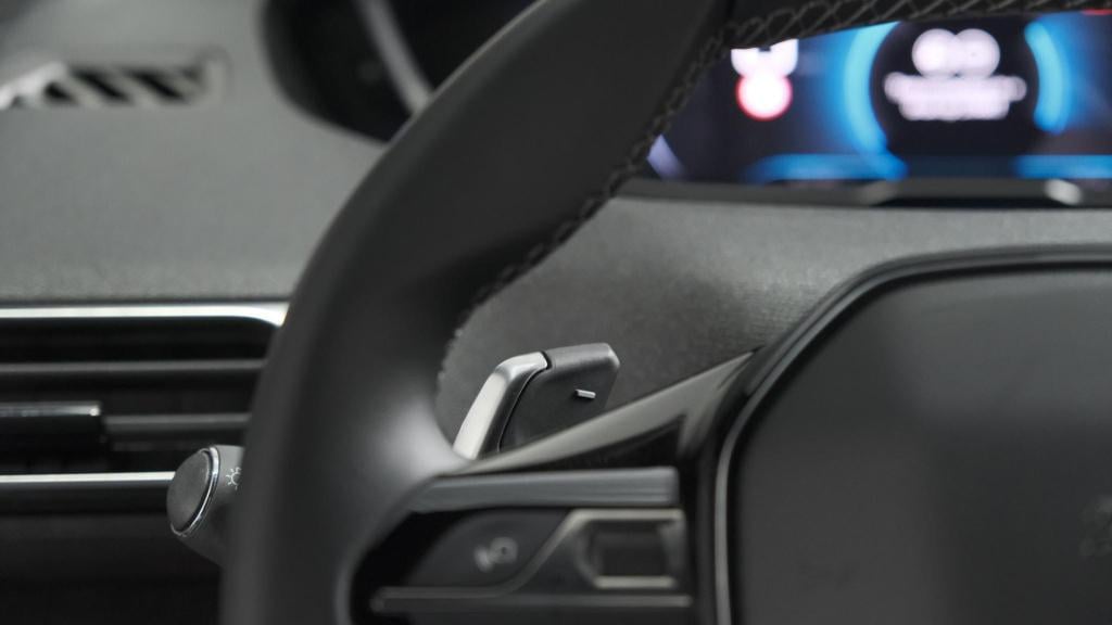 Peugeot 5008 puretech 130 eat8 allure pack business | trekhaak | elektronis