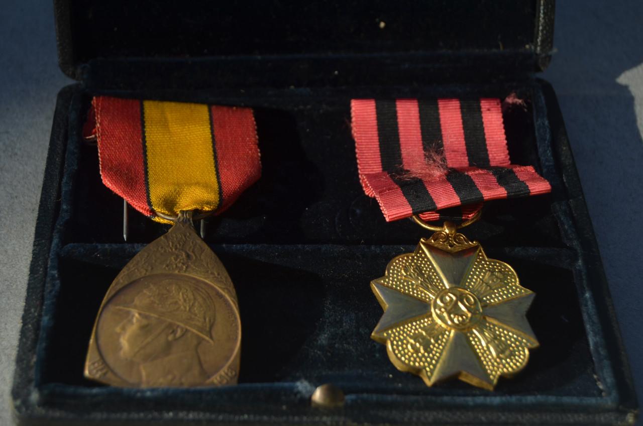 Herinneringsmedaille 1914 - 1918 + Bel. Burg. Ereteken