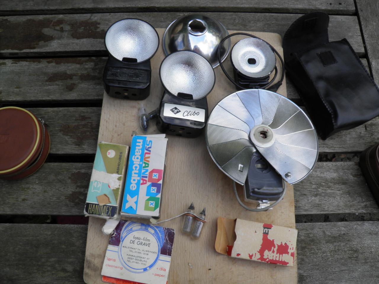 Lot analoge werkende flitsers en antieke flitsers