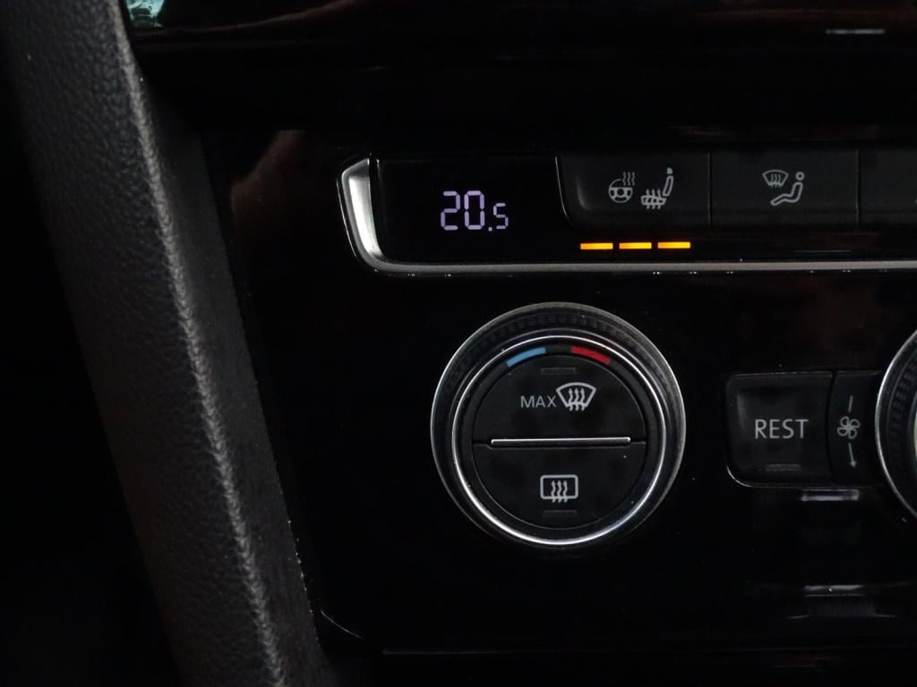 Volkswagen Passat variant 2.0 tsi highline 211pk automaat | el. trekhaak | 