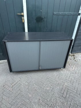 Ahrend schuifdeurkast