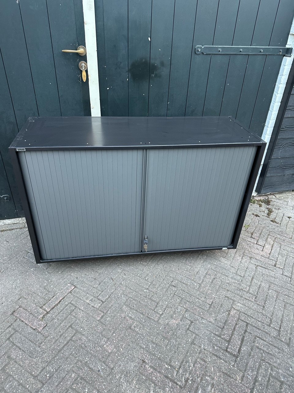 Ahrend schuifdeurkast