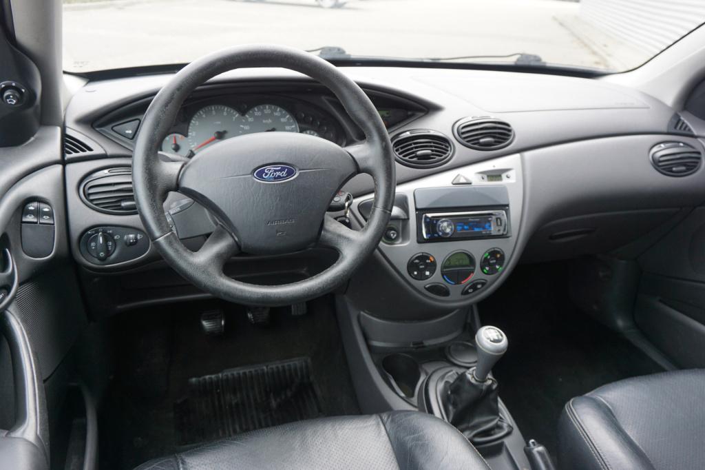 Ford Focus 1.6-16v futura climate / elektr. ramen / trekhaak / lm velgen /