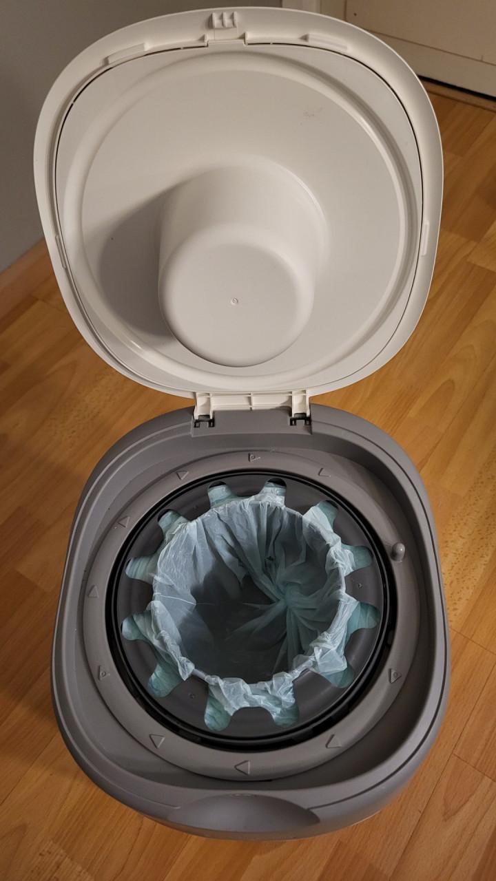 Tommee Tippee Twist & Click luieremmer wit met grijs