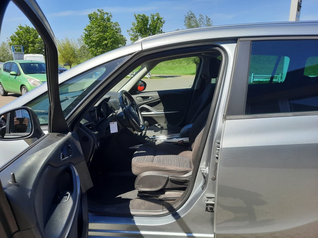 Opel Zafira tourer 1.4 cosmo