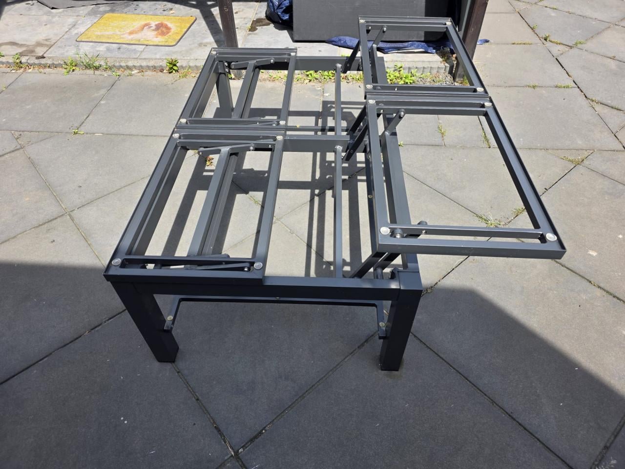 Aluminium loungetafel met een lift-mechanisme