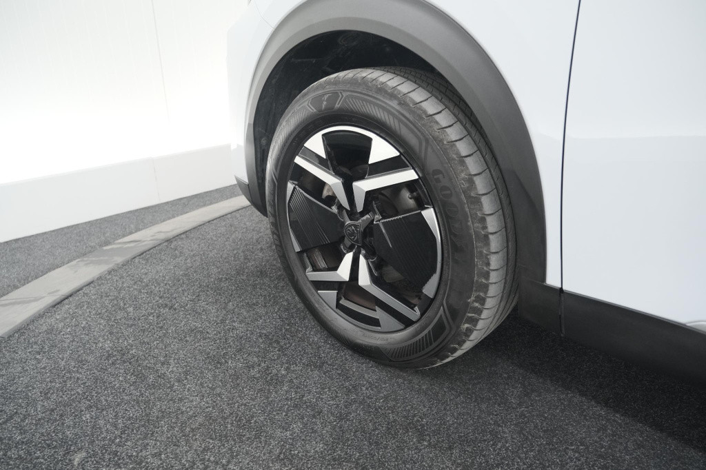 Peugeot 2008 puretech 130 eat8 allure | camera | navigatie | apple carplay 
