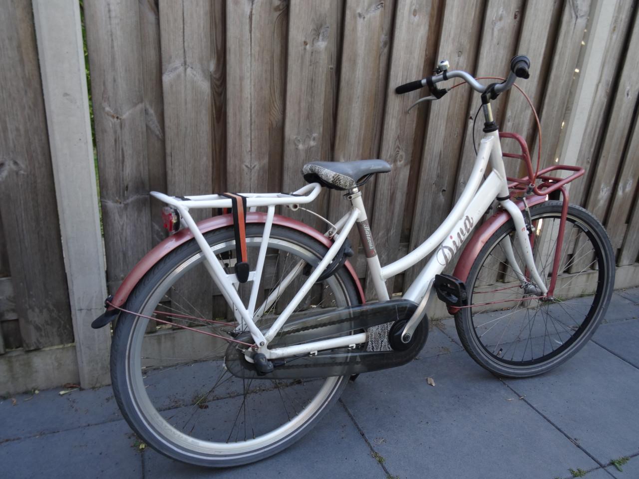 🚲 Batavus Diva Meisjesfiets 26 inch – Wit/Bordeauxrood – 3 Versnellingen ❤