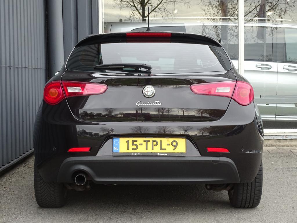 Alfa Romeo Giulietta 1.4 t distinctive 170pk automaat | bluetooth