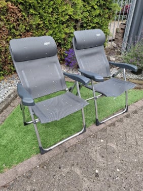 Twee Crespo tuinstoelen