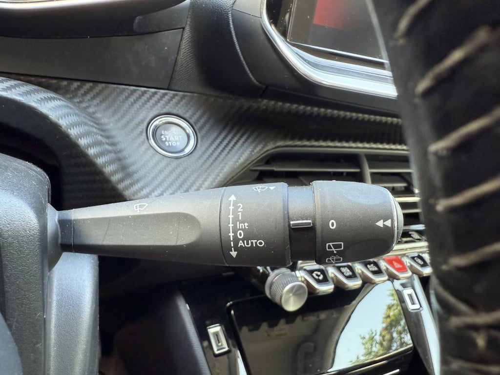 Peugeot 208 1.2 tubo 101pk allure // 3d cockpit //