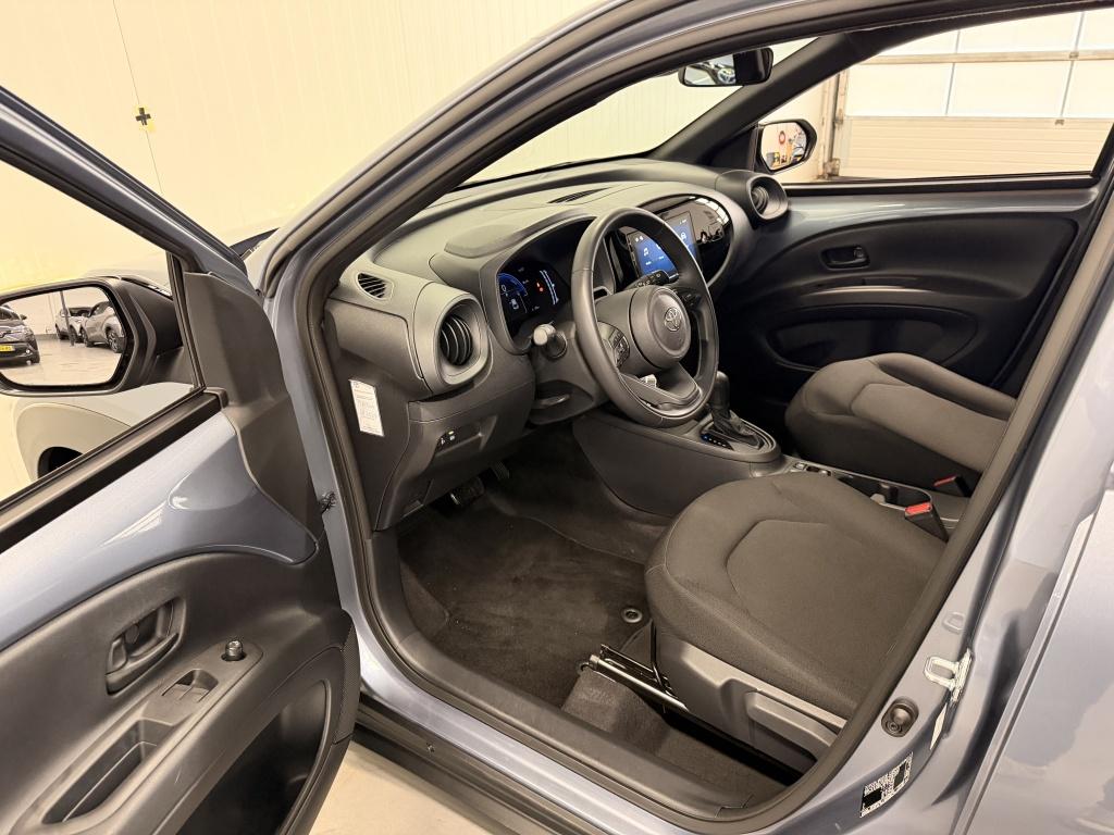 Toyota Aygo X hybrid 115 play