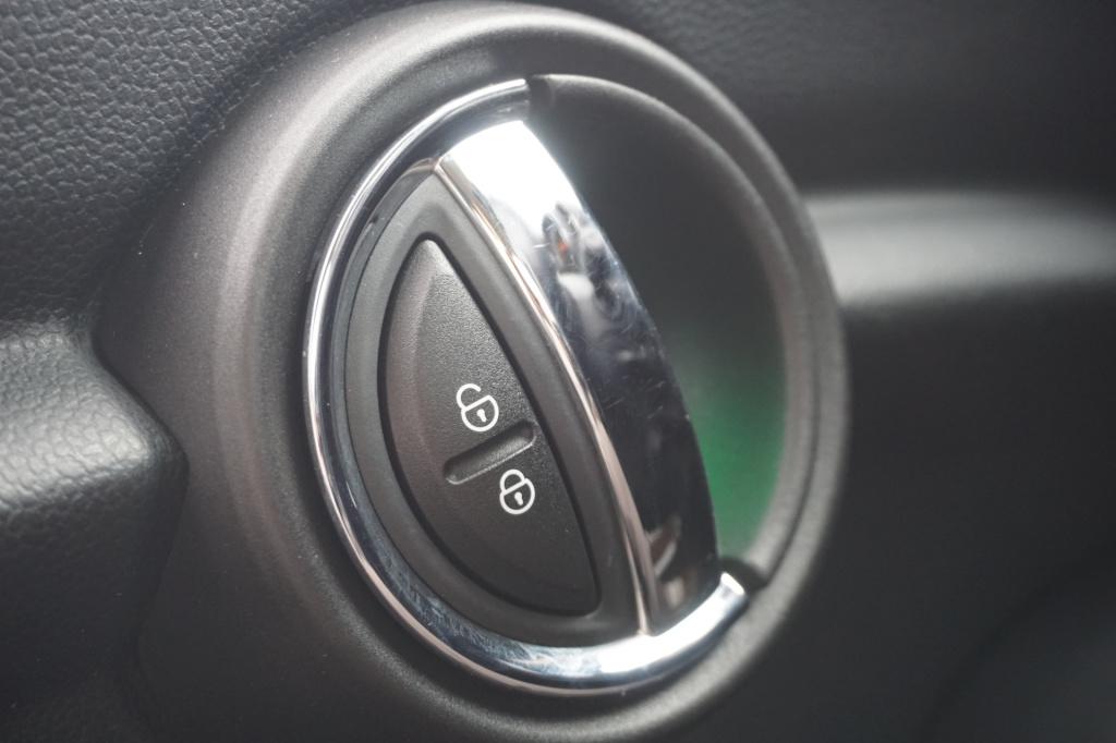 Mini 3-deurs 1.2 one airco / stoelverw. / bt / elektr. ramen / lm velgen