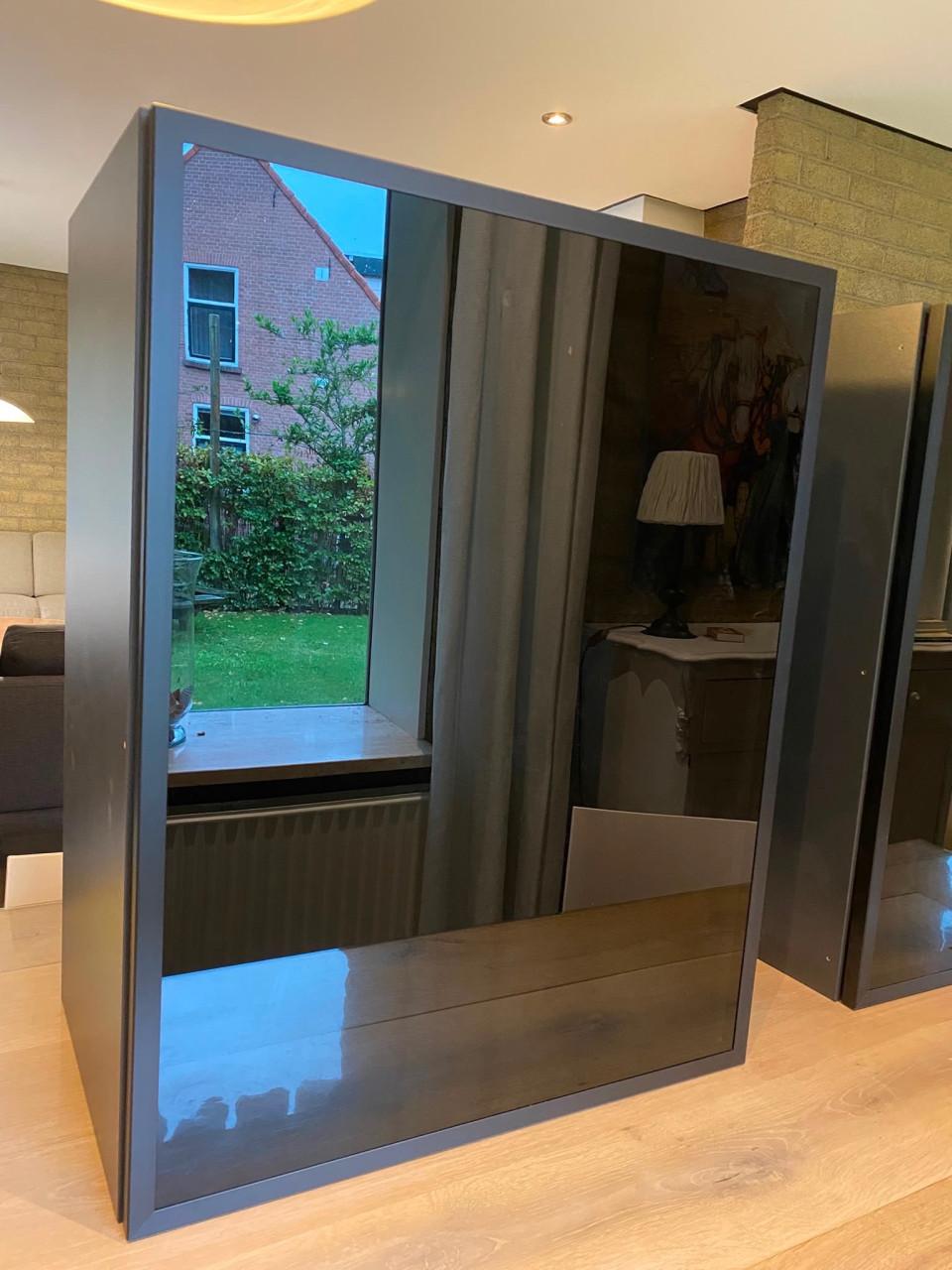 Twee bovenkastjes nieuw… met glazen deur