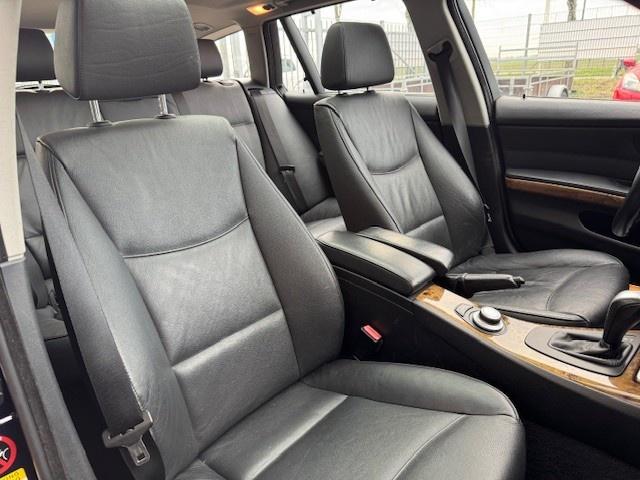 BMW 3-serie touring 318i | pano | trekhaak | xenon | garantie