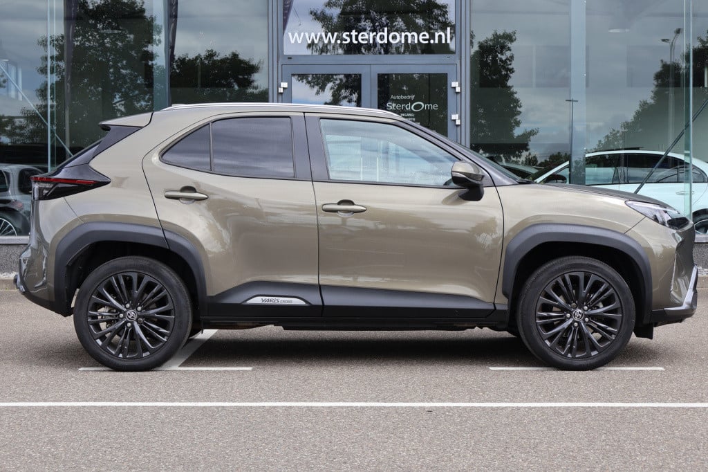 Toyota Yaris Cross 1.5 hybrid 4 x 4 l trekhaak i head-up i camera i stoelve