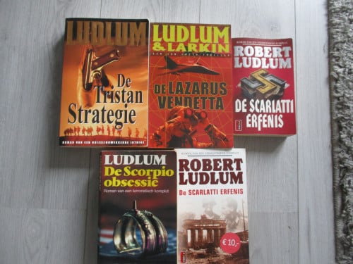 5 boeken Ludlum