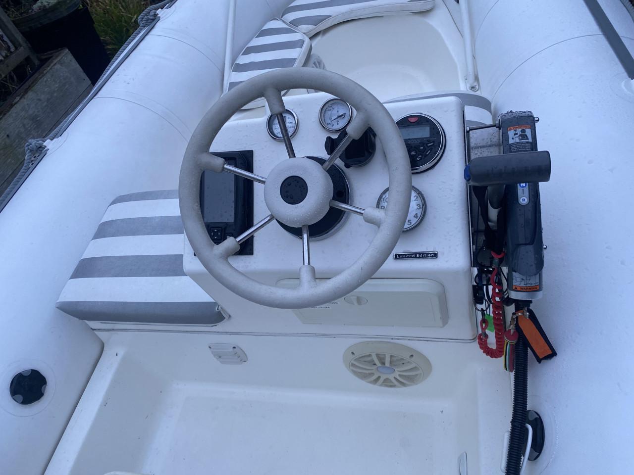 Zodiac Yachtline 420 met 40 pk evinrude E-TEC en RIBA trailer