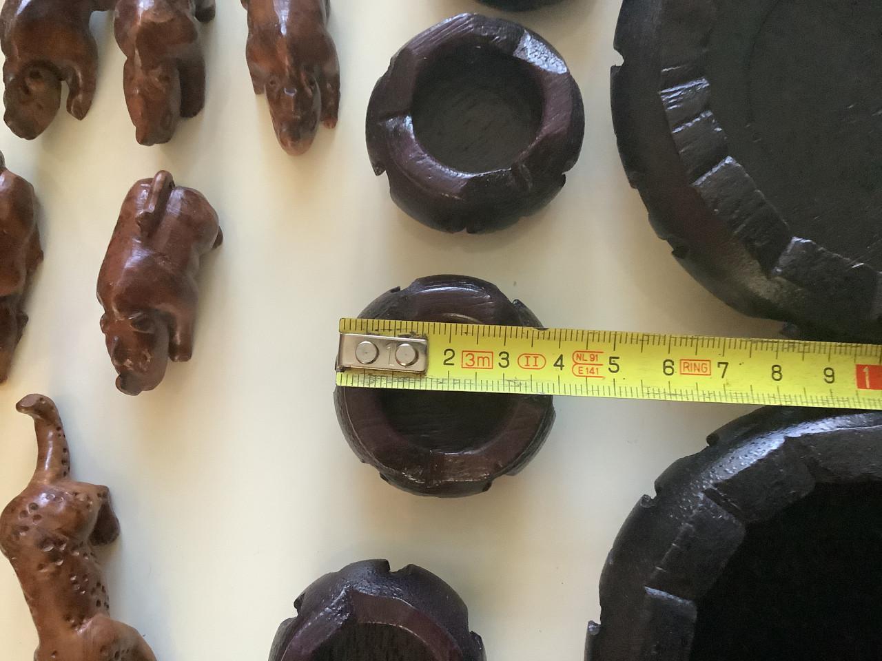 Partij mooi houtsnijwerk. ( partij 105)