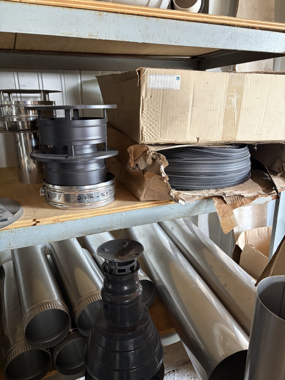 Partij schoorstenen + bochten + verloopstukken etc.