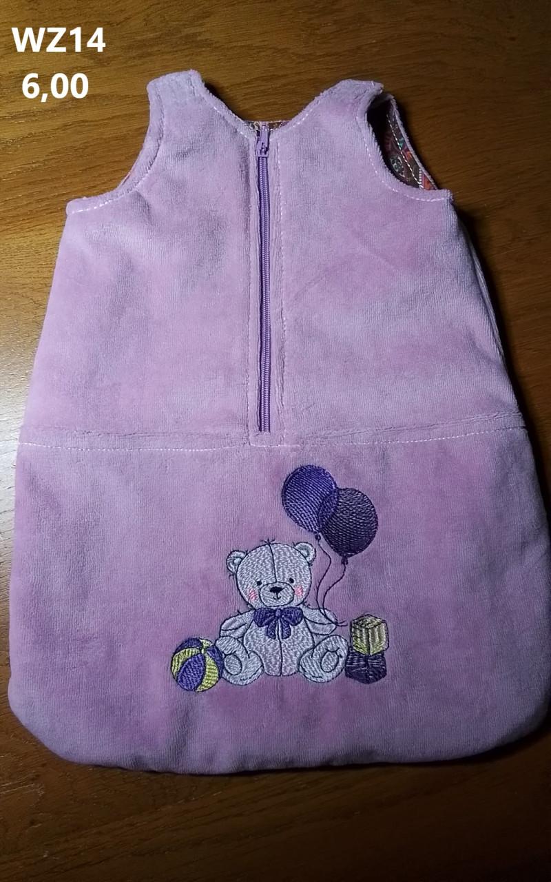 Poppenkleertjes baby born. Slaapzak. Opbrengst KiKa.