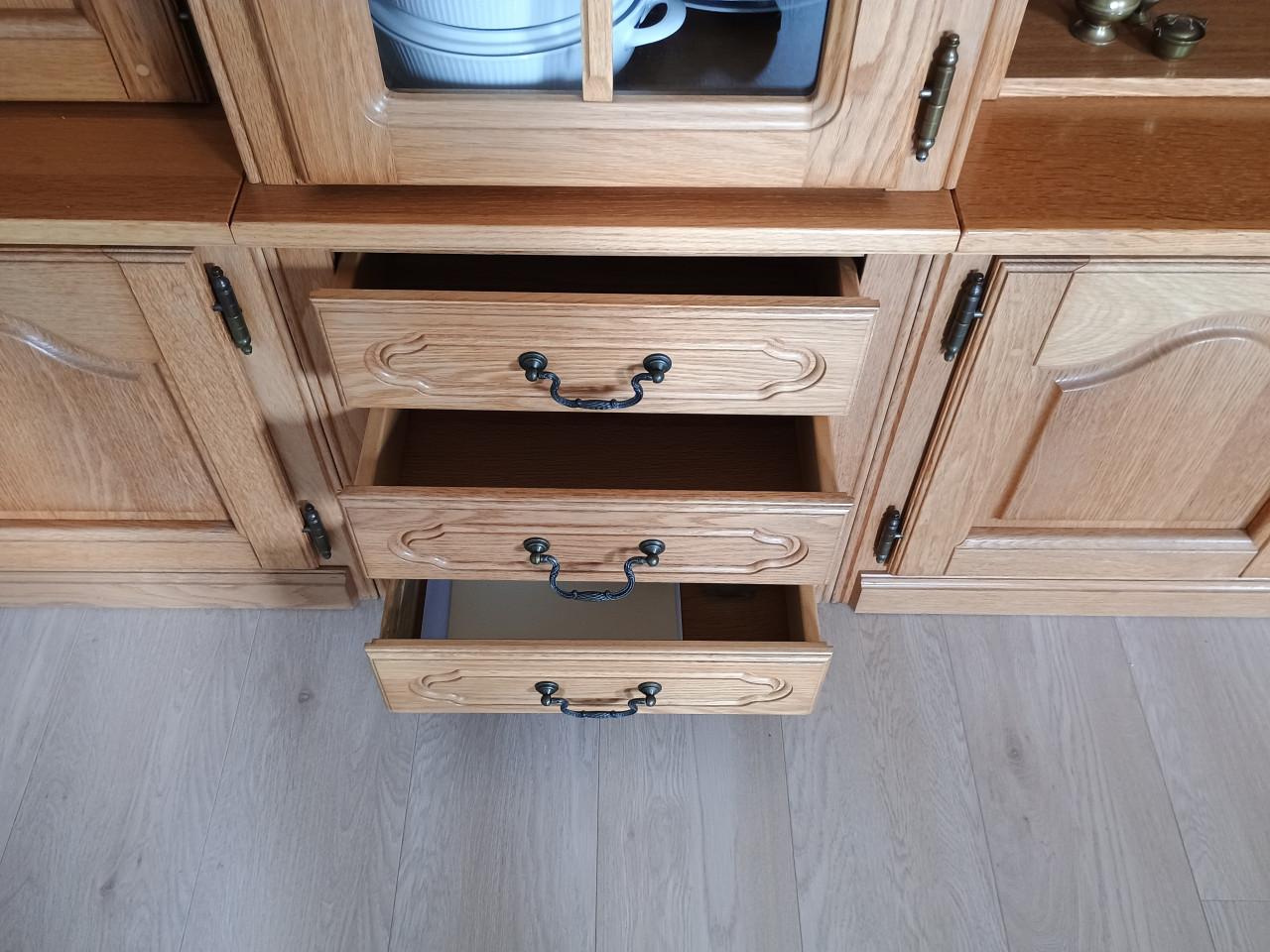 Te koop: licht eiken wandkast
