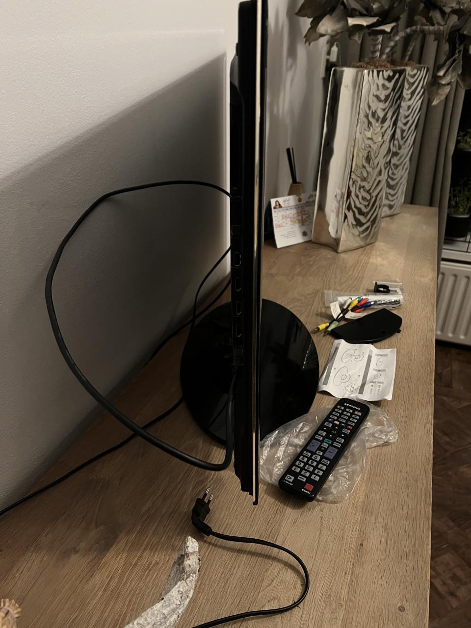 Samsung UE32C4000  LED TV 32 inch HD bijna niet gebruikt