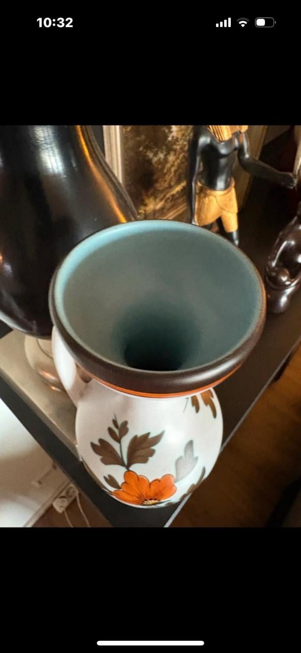 Vaas/amfoor van Flora Plateel Gouda Holland