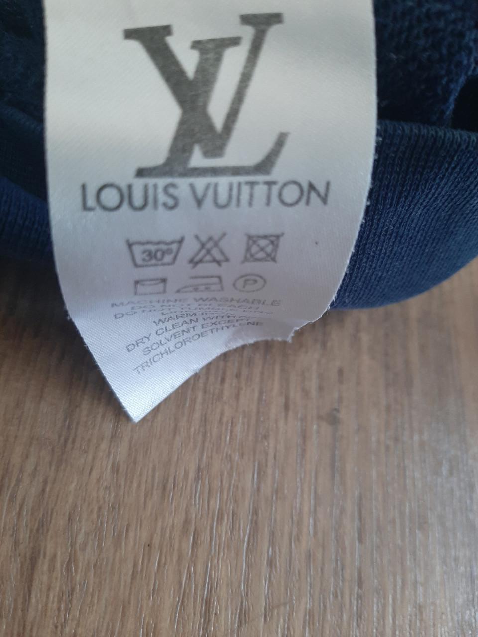 Lte koop louisvuitton trui >niet echt< xxl