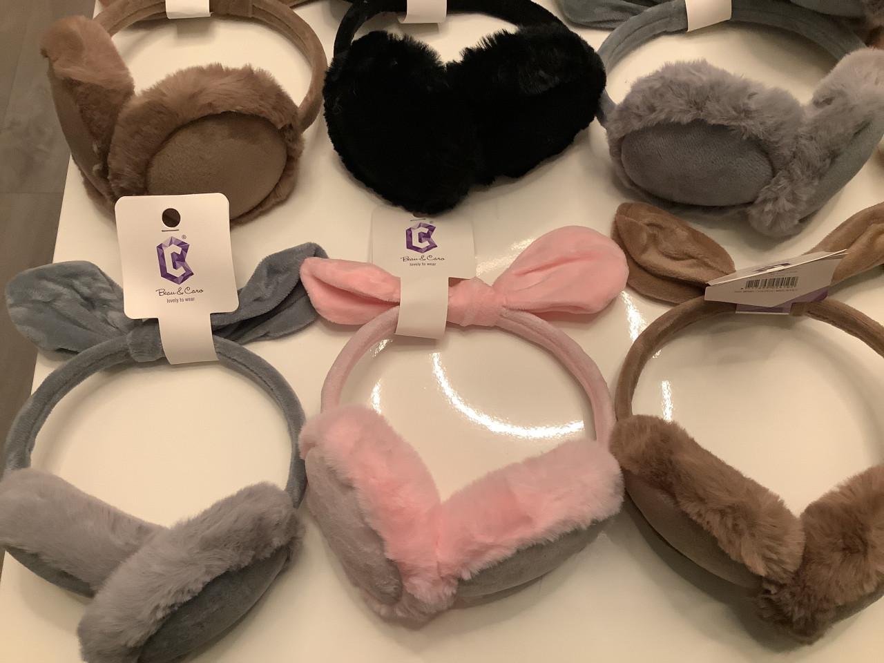 Partij leuke oorwarmers. ( partij 230)