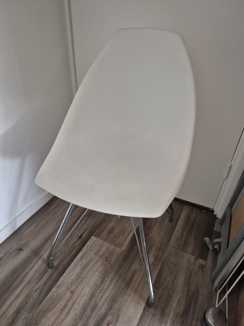 Stoel met kunststof zitting