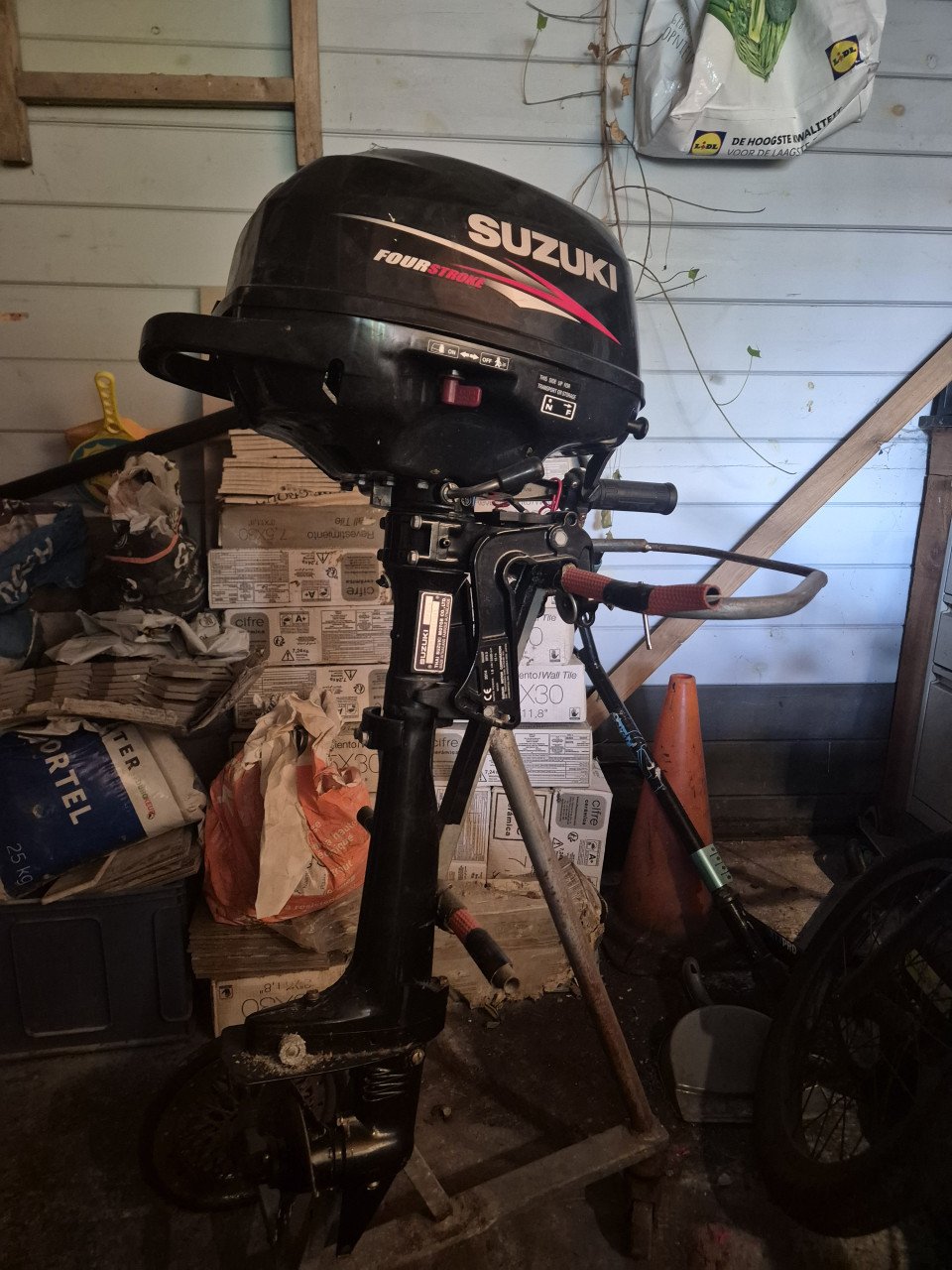 Rubberbootje met 2.5 pk susuki
